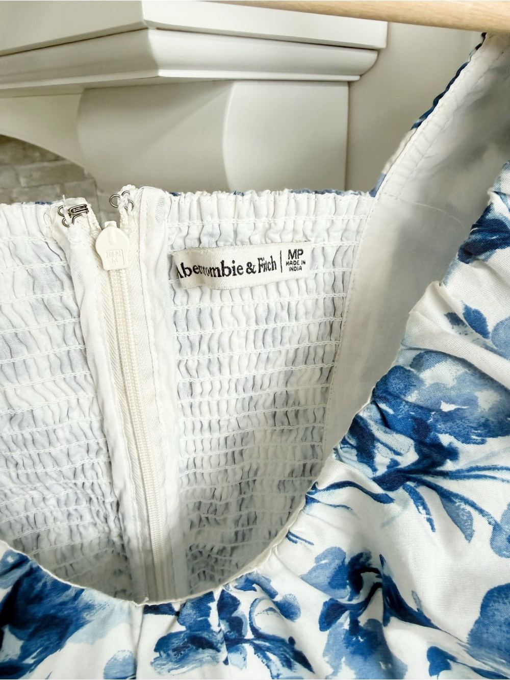Abercrombie & Fitch blue and white puff sleeve midi dress - Picture 9 of 11